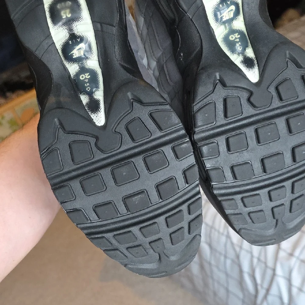 Nike Air Max 95 Gray White Sneakers - Picture 8 of 11